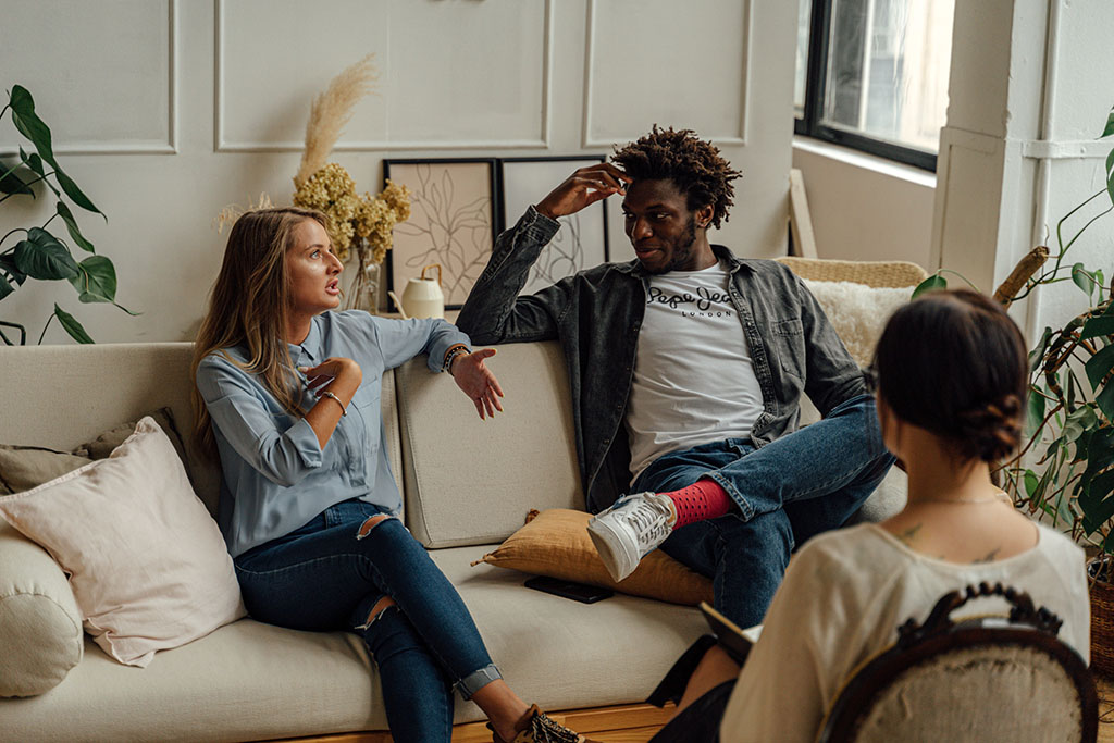 people in a group, sat on sofas, discussing ideas in an informal way